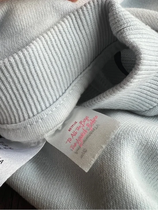 H&M-Netflix Women's Tie dyed Daisy Sweatshirt To all the boys I've loved before - Picture 4 of 5